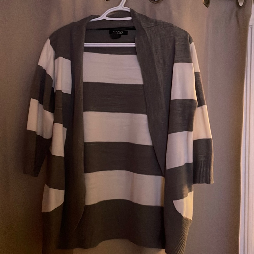 Grey and white cardigan, 3/4 sleeves